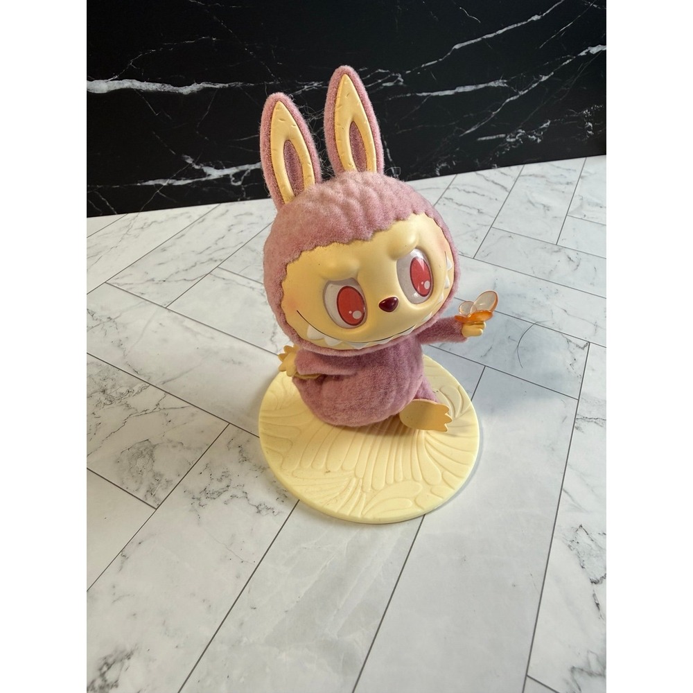 Labubu Lazy Yoga Figurine — Confident